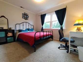 Stylish Furnished Room, Facing Beautiful Ivy Outdoors, Redwood City 2