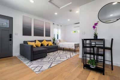 Modern Studio in Los Angeles 1