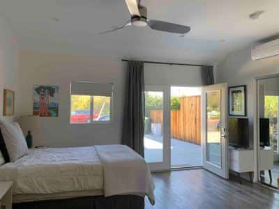 Sunny studio rental in Studio City 6