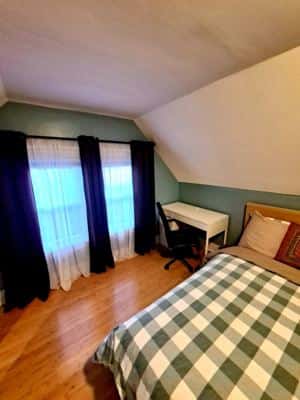 Sunny room on Third Floor for one person 7