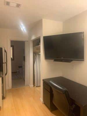 Beautiful in-law unit with large private bathroom 8