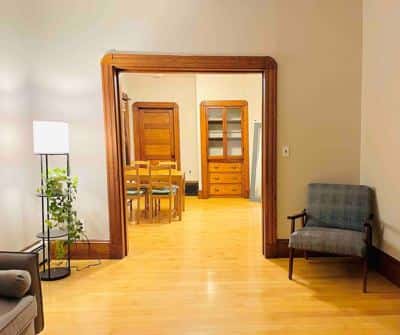 Airy Sunny Home. Large Space. Walk to Harvard 2