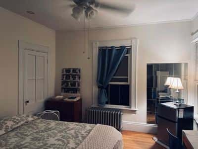 W/R1 Private room, near Harvard 1