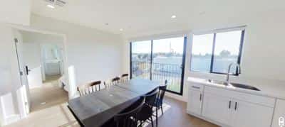 Top floor room with bath in 4B unit! Near USC E1 3