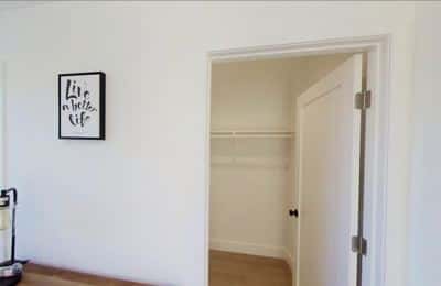 Top floor room with bath in 4B unit! Near USC E1 7
