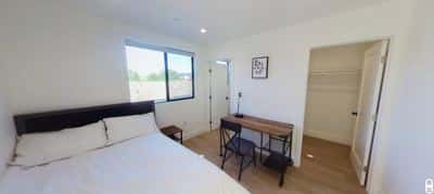 Top floor room with bath in 4B unit! Near USC E1 4