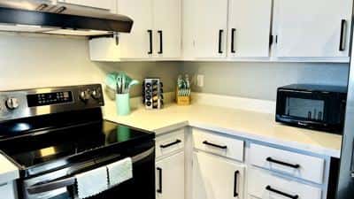 1 Bed / 1 Bath condo; garage, pool / private patio 8