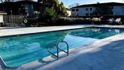 1 Bed / 1 Bath condo; garage, pool / private patio 5
