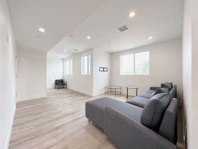 USC Safe Zone |Corner View| Private Bed & Bath 1