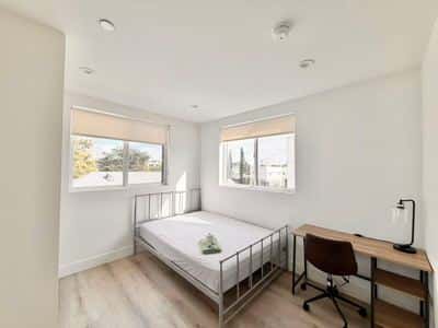 USC Safe Zone |Corner View| Private Bed & Bath 5