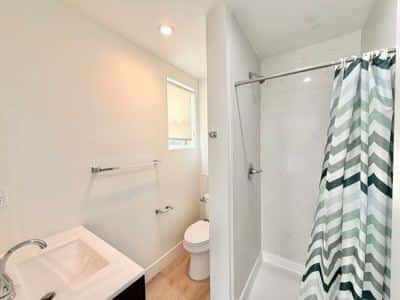 USC Safe Zone |Corner View| Private Bed & Bath 7