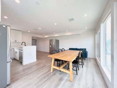 USC Safe Zone |Corner View| Private Bed & Bath 4
