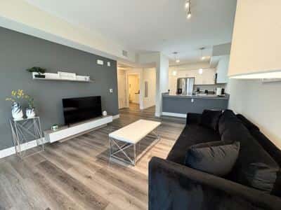 1B1B Spacious Top Floor Business-Ready Apt 416 6