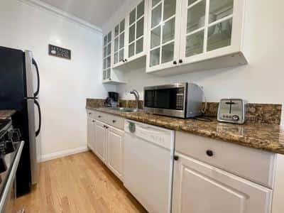 Charming Westwood 2Bed/1Bath w/ Central A/C 8