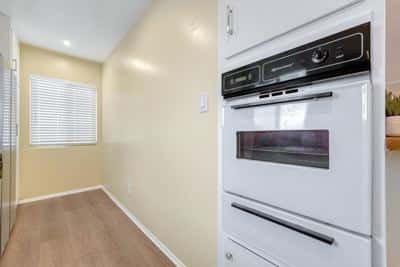 Cozy 1BR 1 Block from the Beach with Ocean Views 7