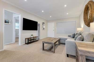 Cozy 1BR 1 Block from the Beach with Ocean Views 4