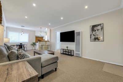Cozy 1BR 1 Block from the Beach with Ocean Views 2