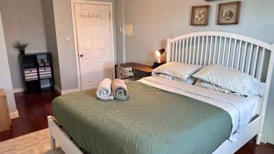 An Awesome Comfort Room Close to T & Boston (Blue) 3