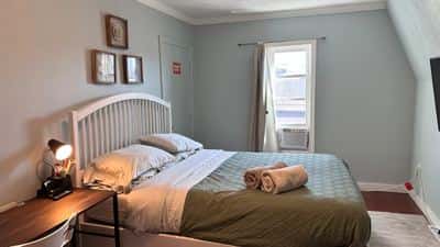 An Awesome Comfort Room Close to T & Boston (Blue) 4