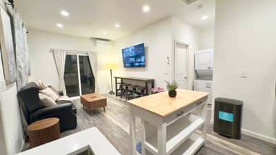 Elegant 1 BR Guest Suite: Full Kitchen & Laundry 7