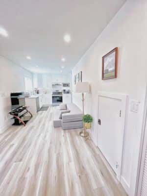 Spacious CRTL San Jose 1B w/crib free street prkg 8