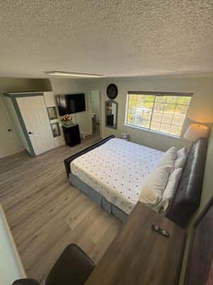 “Guest suite” room shared 4