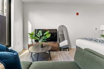 Luxury Studio Next to Broadway 3433 4