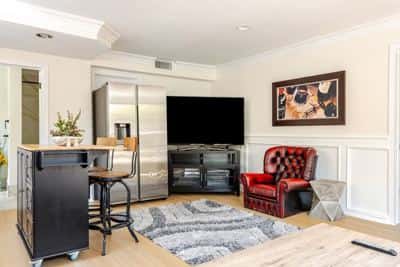 Quiet one bedroom on mountain of Woodland Hills 1