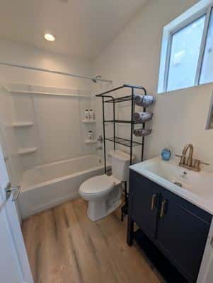 Beautiful, new, one bedroom adu in the heart of LA 7