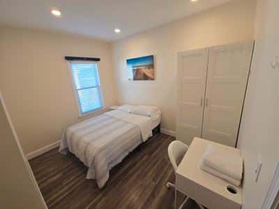 Private bedroom near Sullivan SQ 6