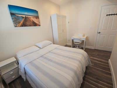 Private bedroom near Sullivan SQ 3