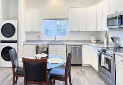 Spacious 3 Beds & 2 Baths House@ Roosevelt Park 4