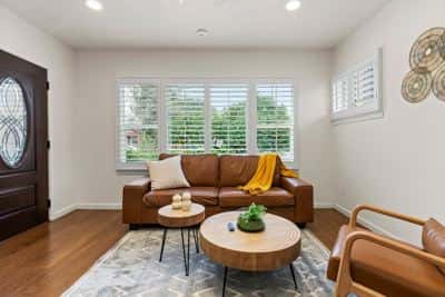 Jane's Home (SN) | 2B1B Home @ Convenient Location 3