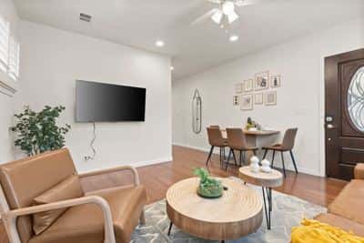 Jane's Home (SN) | 2B1B Home @ Convenient Location 2