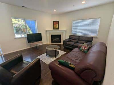 Shared room for 3 men (Olive Startup House) 7