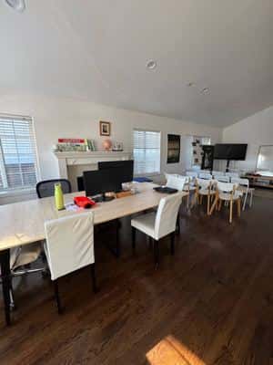 Shared room for 3 men (Olive Startup House) 3