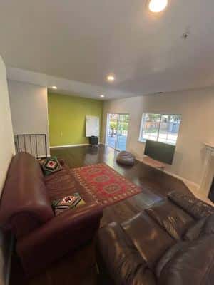 Shared room for 3 men (Olive Startup House) 8