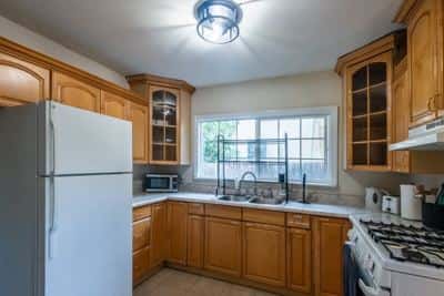 Clean Shared Room for Male in Central Hollywood 1D 8