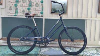 BEACH CRUISER BIKE- SUPER CONDITION- TUNED UP- READY TO RIDE! 1