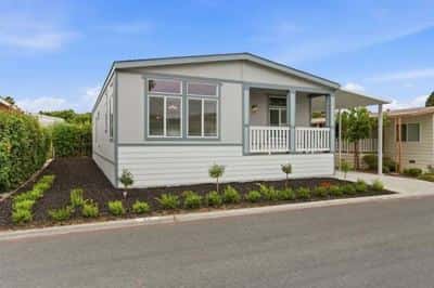 CAPE COD VILLAGE GEM! BEAUTIFUL 3BR/2BA SILVERCREST HOME IN A SOUGH 1