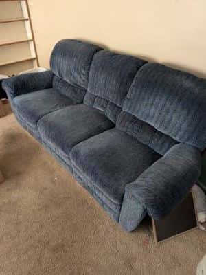 FREE RECLINING SOFA 3