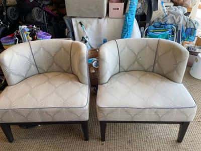 Two upholstered chairs like new 1