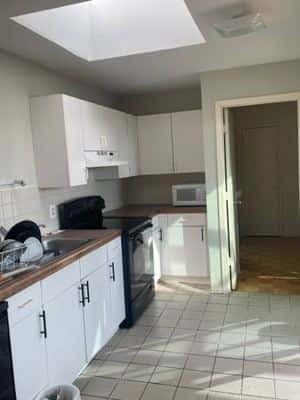 1 Suite in 2-bedroom apt on Nassau St. to share (Princeton Downtown) 4