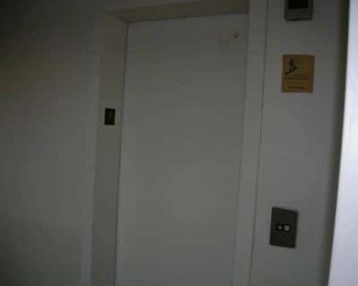 1 Suite in 2-bedroom apt on Nassau St. to share (Princeton Downtown) 2