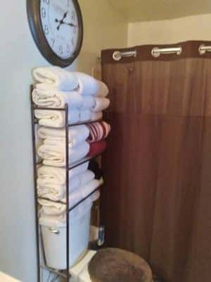 CLEAN ROOM FOR RENT IN PLAINSBORO!!! 4
