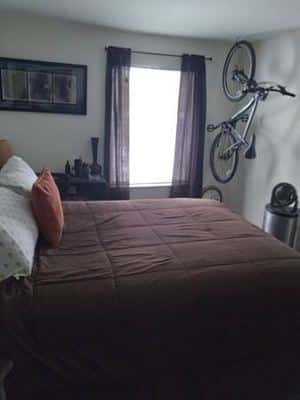 CLEAN ROOM FOR RENT IN PLAINSBORO!!! 5