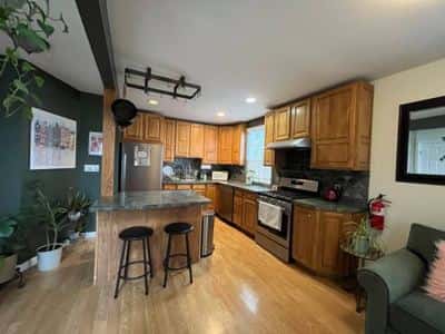 Great Location Mins to Princeton Next to Restaurants and Mall 3