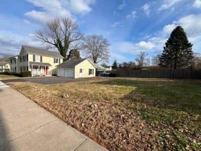 Great Location Mins to Princeton Next to Restaurants and Mall 8
