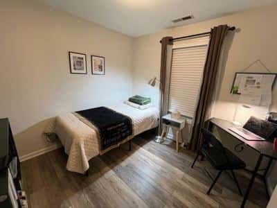 Great Location Mins to Princeton Next to Restaurants and Mall 2
