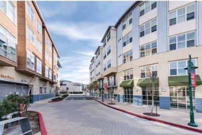 Forth and U Apartments with Wood Style Floors and Quartz Counters 6